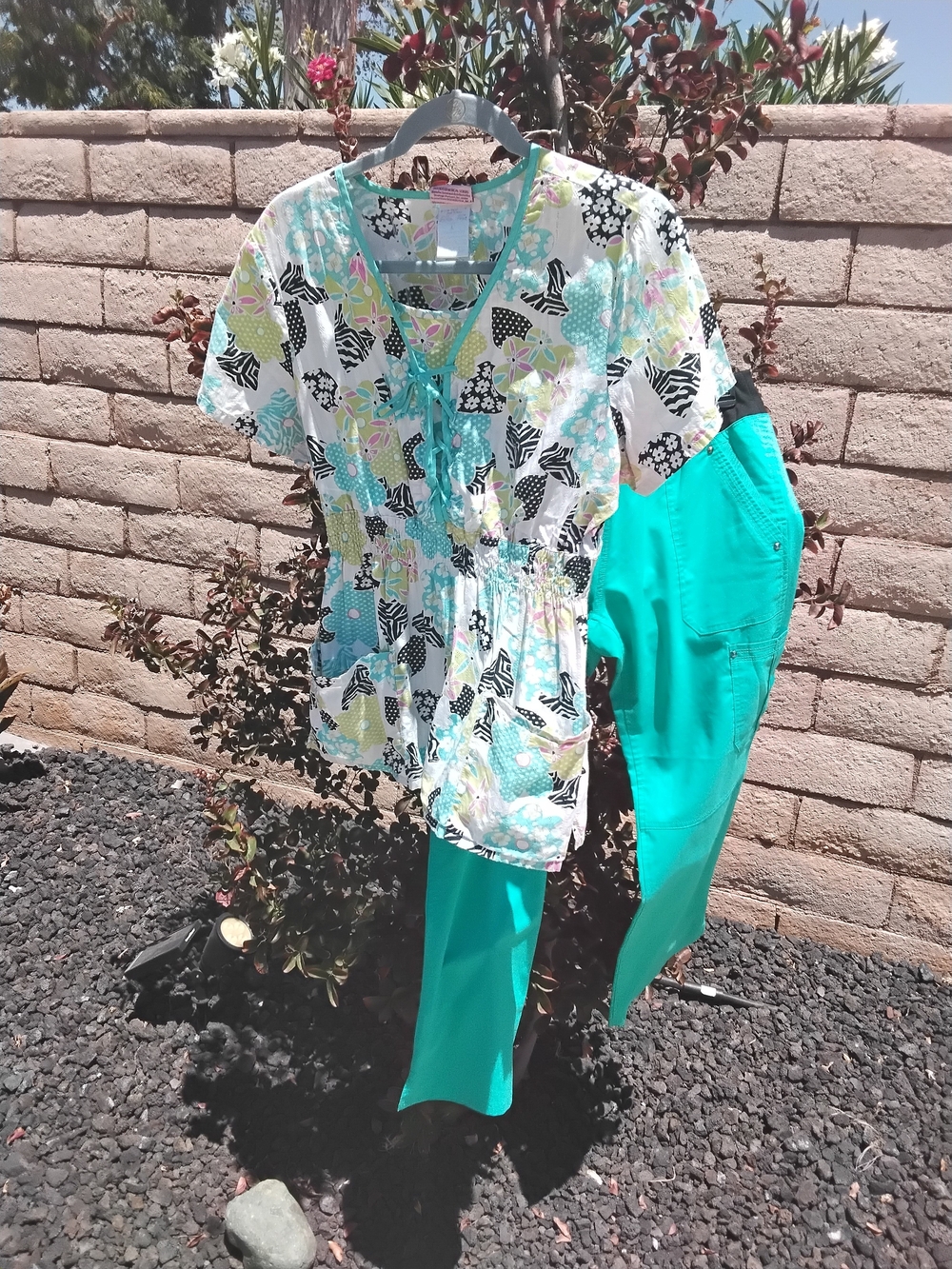 healing hands Teal Straight-Leg Scrub Pants with Printed Tunic